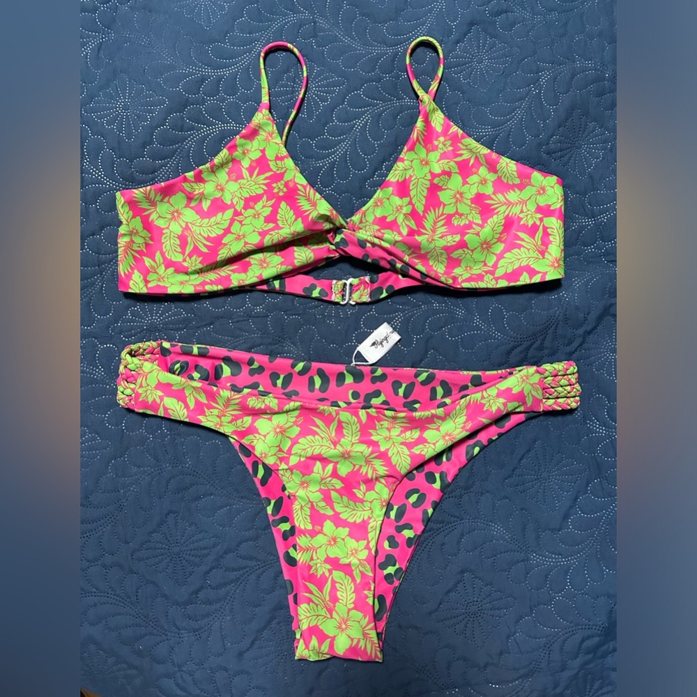 Flyingcloud Tahiti top and bottom NWT Medium bottoms, and large top